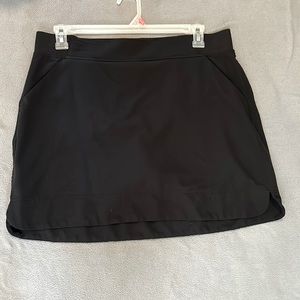 32 degrees skirt, with front pockets